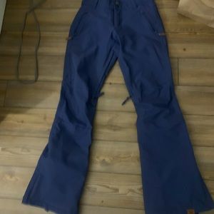 Dark blue Roxie XS snow pants.